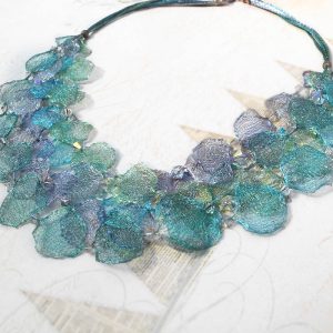 Statement wire lace necklace