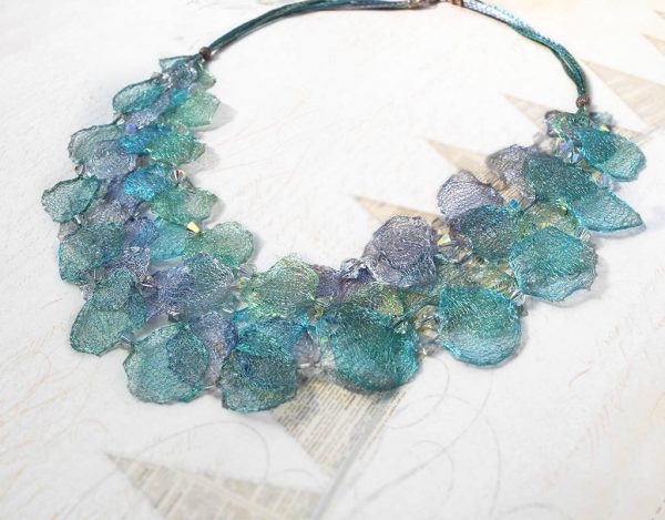 Statement wire lace necklace