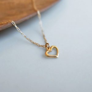 Chain necklace with little heart charm