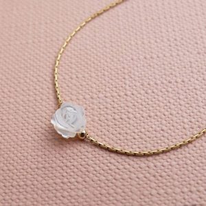 Tiny chain bracelet with white rose
