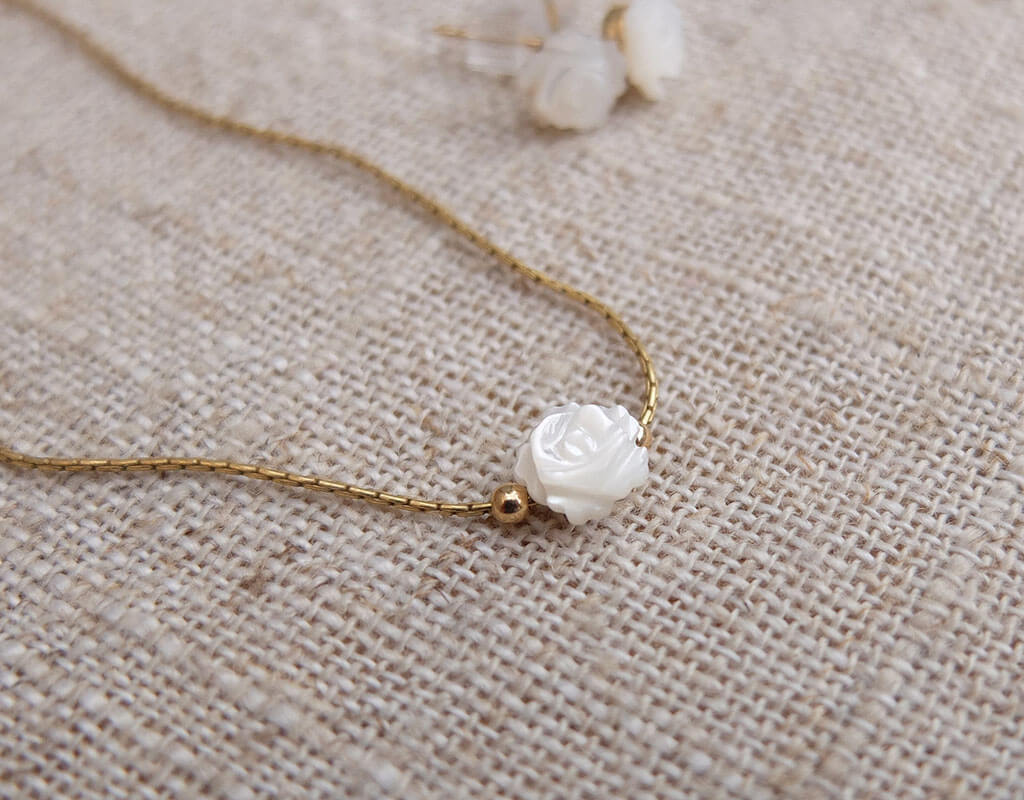 Thin gold filled bracelet with white rose